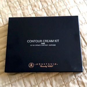 Anastasia Beverly Hills Contour Kit 💜